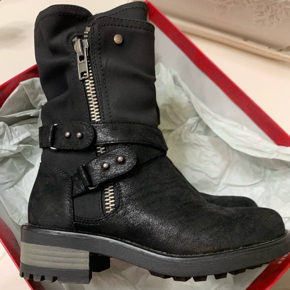 ugg larker boot